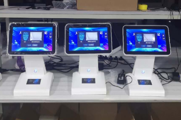 新生(shēng)報(bào)到(dào)人(rén)證核驗系統